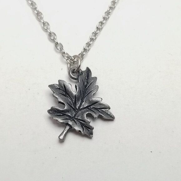 Vintage Small Leaf Pendant Necklace, Silver Tone, Minimal Nature, Estate - Picture 7 of 7